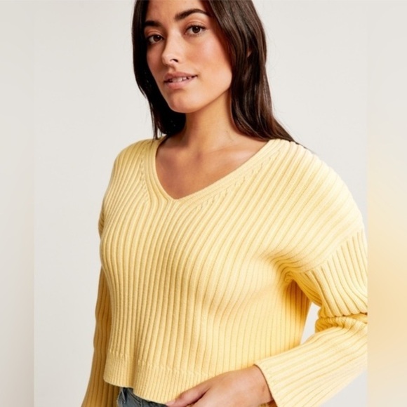 Abercrombie & Fitch Sweaters - Abercrombie & Fitch Spring Yellow V-Neck Ribbed Cropped Sweater Size Small